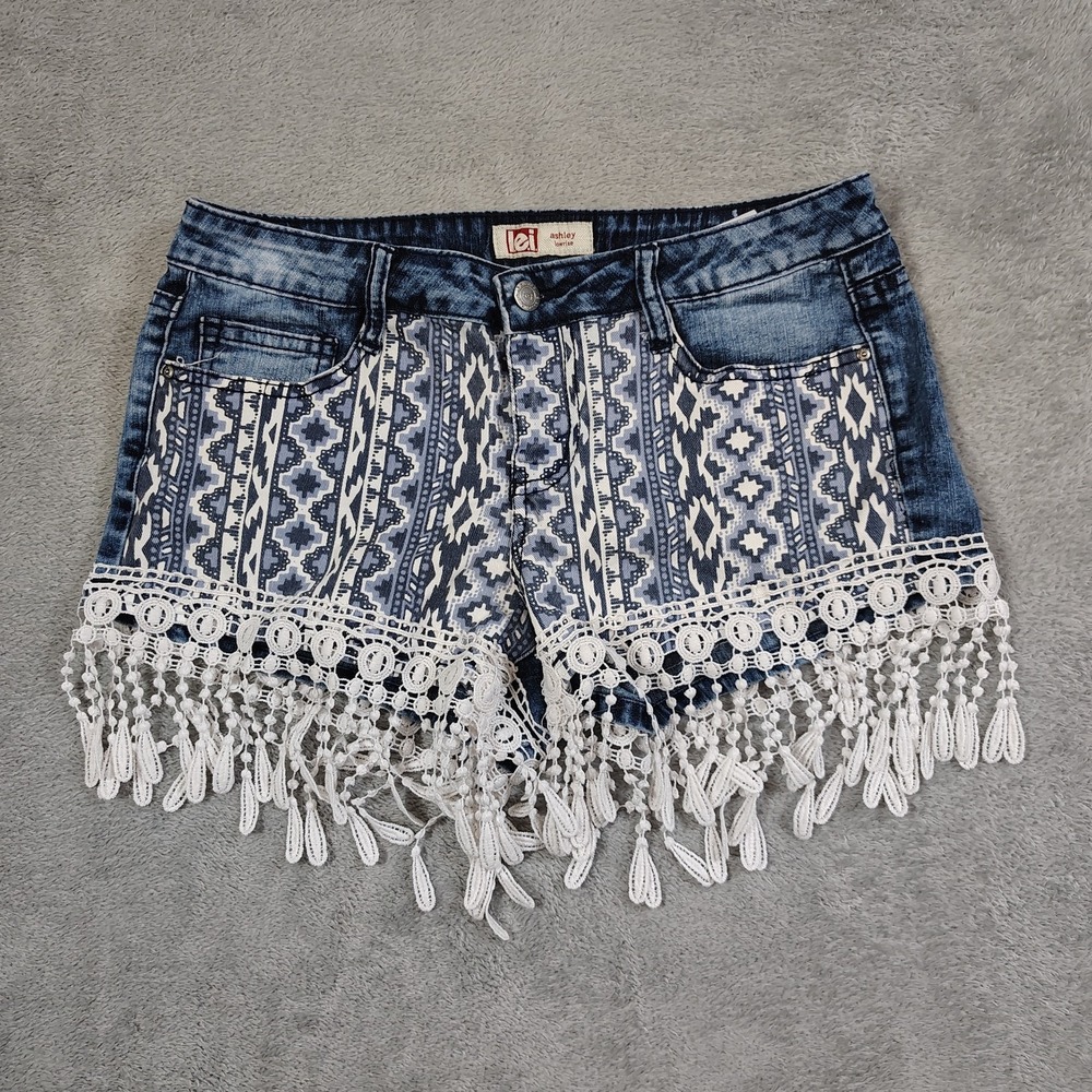 l.e.i Ashley Lowrise Acid Wash Geometric Tassel Fringe Denim Shorts‎ 9 30x2.5"